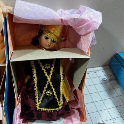6 Country Alexander Dolls: Indonesia, Africa, Algeria, Hungary, China, Austria (boy) 
