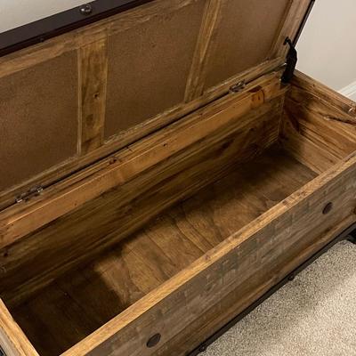 Rustic Flip Top Storage Chest ~ Like New