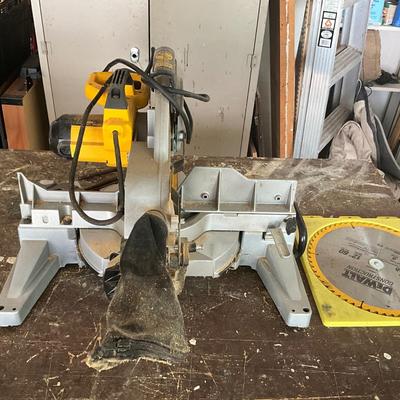 Lot 469 DeWalt Compound Miter Saw