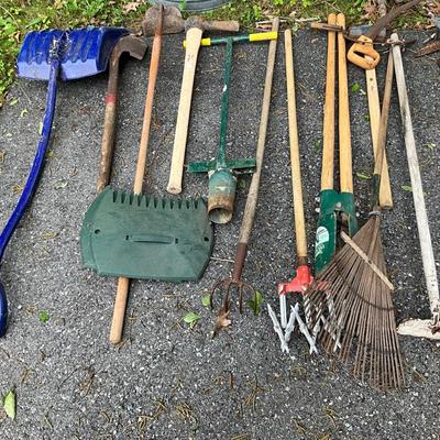 Lot 719 Lot of Yard Tools