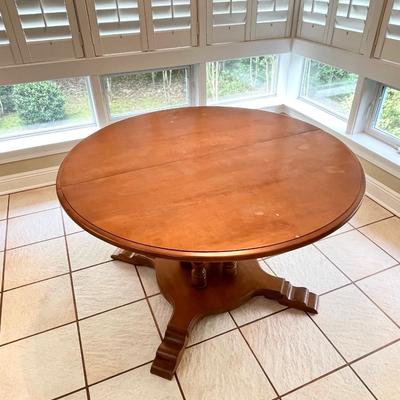 Maple Spindel Pedestal Dining Table ~ *Read Details