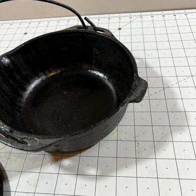 Dutch oven with lid. Made in USA