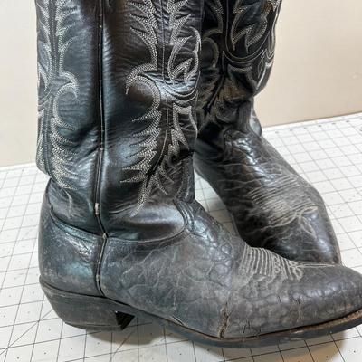 Pair of Tony Lamas Black