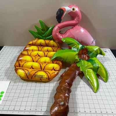 Plastic DÃ©cor for the Hawaiian Party Blow ups