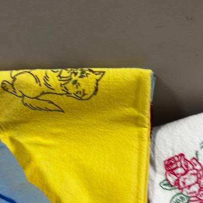 AWESOME! Embroidered Dishtowels, napkins and pillowcase VINTAGE