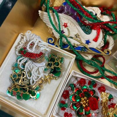 Velvet Box with Jewelry 