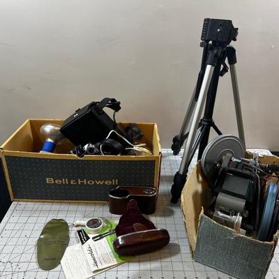 Movie Camera, Reels, Case, Lights - All for one Money! 