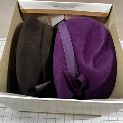 2 Vintage Women's Hats in a Makoff Box 