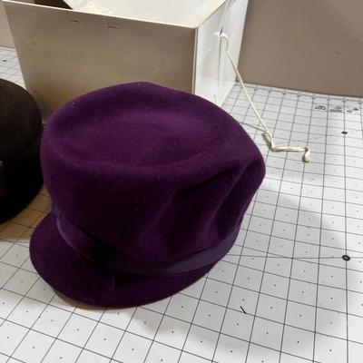 2 Vintage Women's Hats in a Makoff Box 