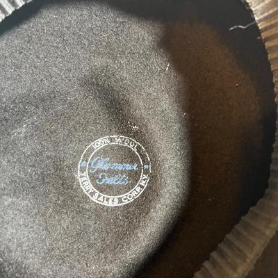 2 Vintage Women's Hats in a Makoff Box 