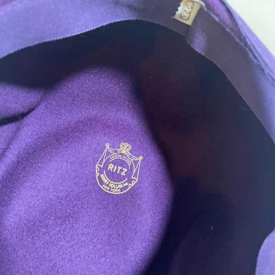 2 Vintage Women's Hats in a Makoff Box 