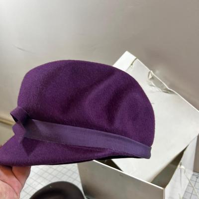 2 Vintage Women's Hats in a Makoff Box 