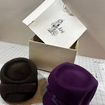 2 Vintage Women's Hats in a Makoff Box 