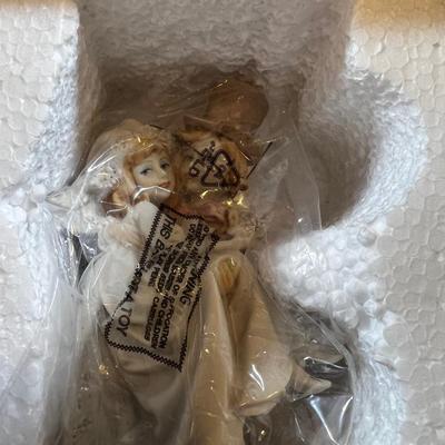 Giuseppe Armani Florence Figurine, "Just Married " New in the Box  