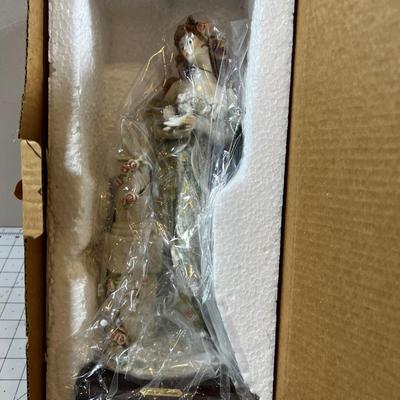 Giuseppe Armani Florence Figurine, "Lady with Doves" New in the Box 