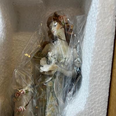Giuseppe Armani Florence Figurine, "Lady with Doves" New in the Box 