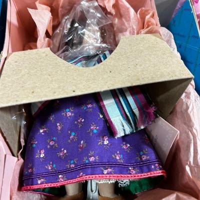 6 Country Madame Alexander Dolls: Japan, Netherlands (boy) Thailand, Scotland, Loas & Korea 