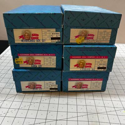 6 Country Madame Alexander Dolls: Japan, Netherlands (boy) Thailand, Scotland, Loas & Korea 