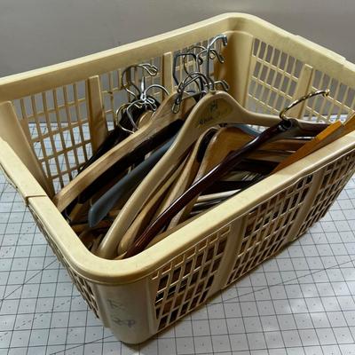 Basket of wood Hangers