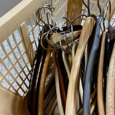 Basket of wood Hangers