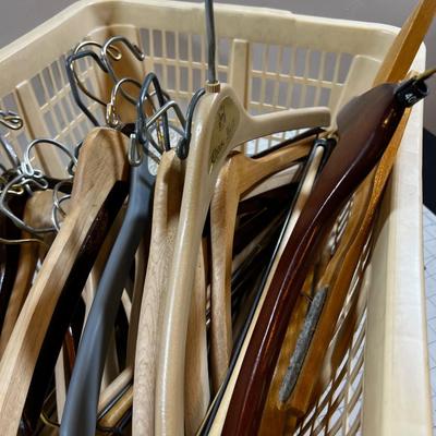 Basket of wood Hangers