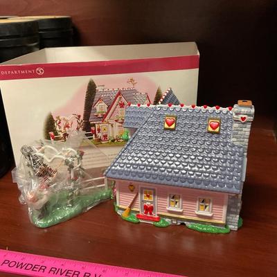 Department 56, Hearts and Blooms Cottage.