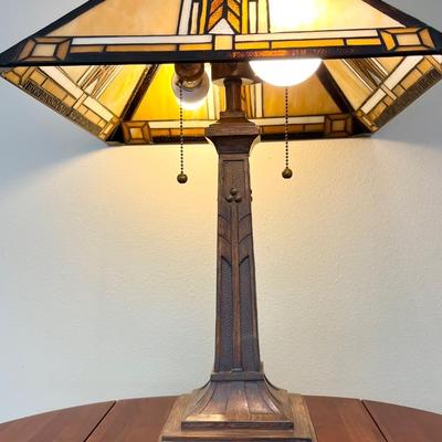 QUOIZEL INC. ~ Tiffany Style Table Lamp