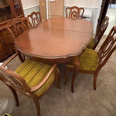 Vintage Bassett Dining Table with 8 Chairs and Custom Cover