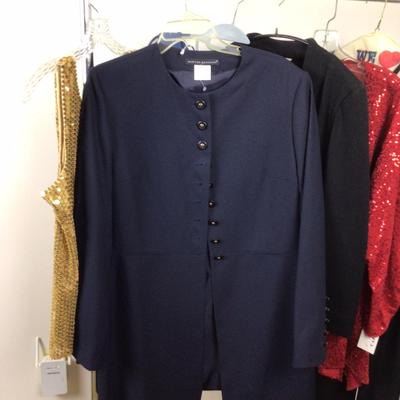 060 Ladies Suit/Dress Lot L/XL