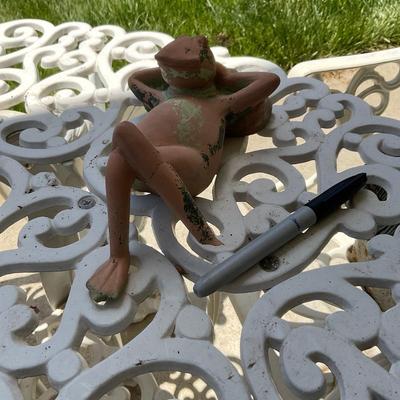 Frog decor
