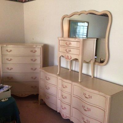 879 French Provincial Bedroom Set