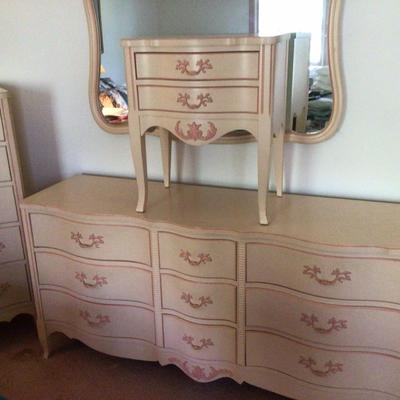 879 French Provincial Bedroom Set
