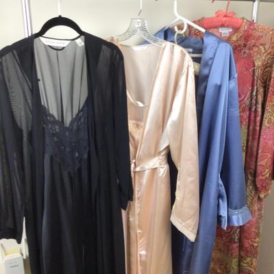061 Ladies Robe & Lingerie Lot