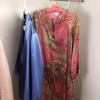 061 Ladies Robe & Lingerie Lot