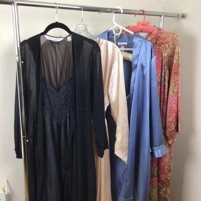 061 Ladies Robe & Lingerie Lot