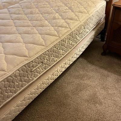 Vintage Bassett Versailles King Size Bed with Headboard and Two Adjustable Mattresses