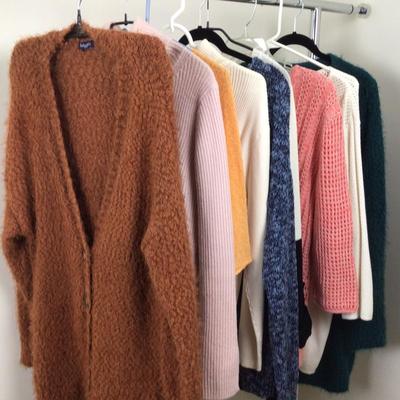 063 Ladies Knit Lot sizes Med to Large