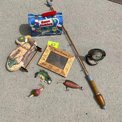 Lot of misc fishing decor