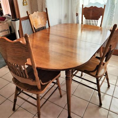 Lot #206  Classic Early American Style Dining Table & Chairs