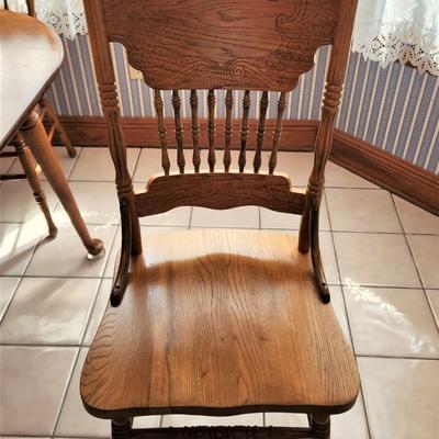 Lot #206  Classic Early American Style Dining Table & Chairs