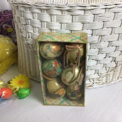881 Easter Basket Lot