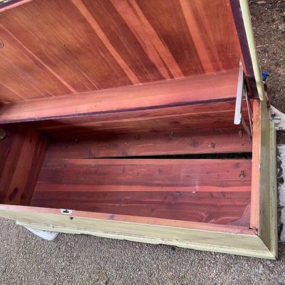 Vintage Roos Sweetheart Cedar Chest