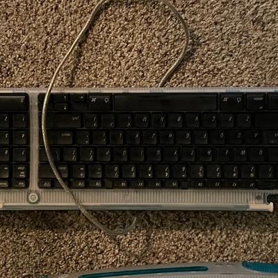 Apple IMac Blueberry with Keyboard and Mouse