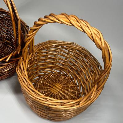 Lot of Medium Sized Weaved Handle Carrying Baskets