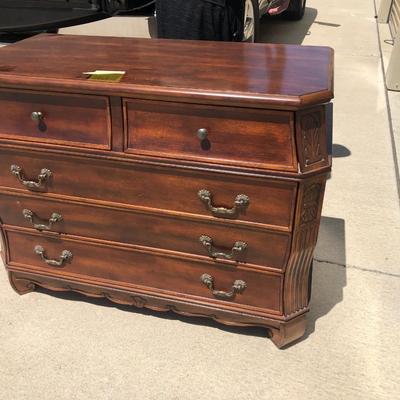 Dresser