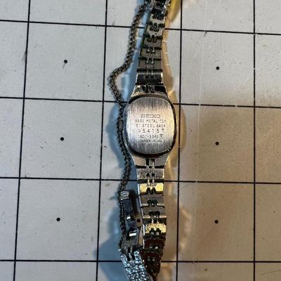 Seiko Quartz Watch with Extra Links
