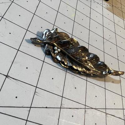 Silver Toned Leaf Pin