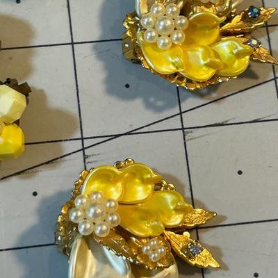 Grouping of Vintage Green & Yellow Toned Clip on Earrings