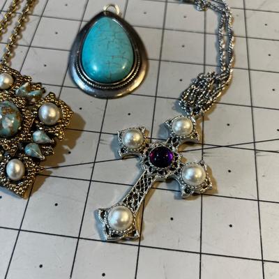 Extra Stately Collection of Necklaces. 