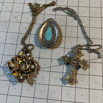 Extra Stately Collection of Necklaces. 